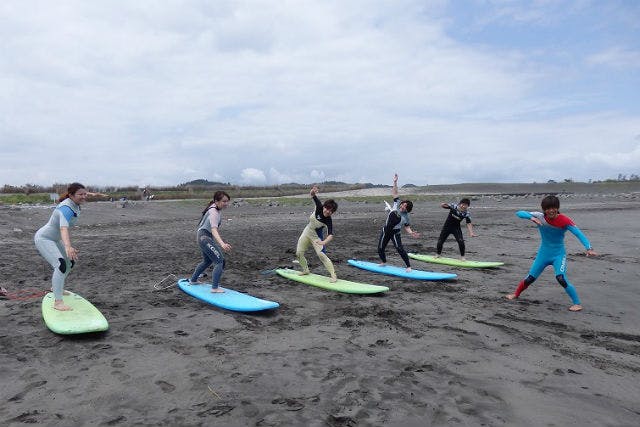 P.D.SURFは、海まで3分のサーフショップ。サーフィンの楽しさを教えています。