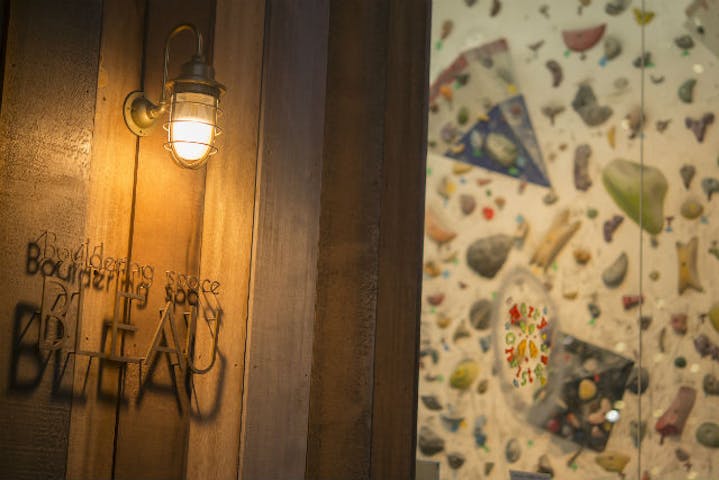 Bouldering space BLEAU（ボルダリングスペース ブロー）