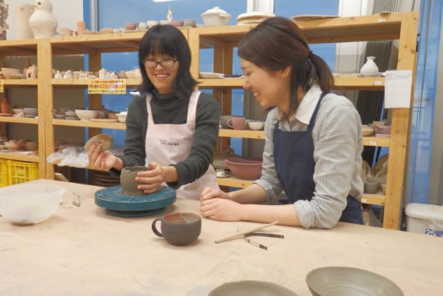 クレイスペース西岡陶房では、陶芸作品をつくれるプランを開催しております。