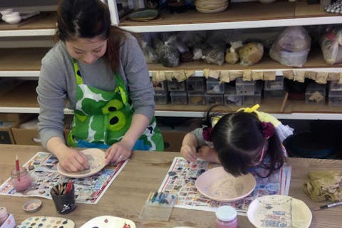 【博多・陶芸体験・絵付け】駅から徒歩3分！絵付け体験で、器にお絵かきしよう