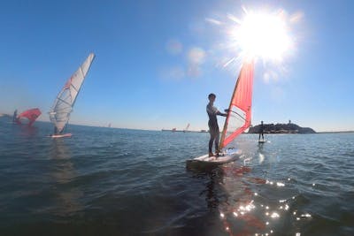 江ノ島・ウィンドサーフィン】風を受けて海上を走る！1名様から大歓迎