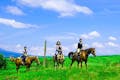 エル・パティオ牧場の楽しい乗馬体験。様々な自然景観が堪能できるコースをご用意しております。