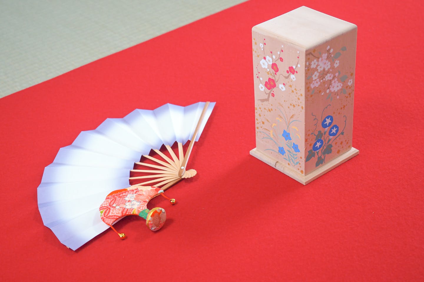 【京都・中京・投扇興体験】扇と蝶の形で採点。扇子の老舗で楽しむ、優雅なお遊び