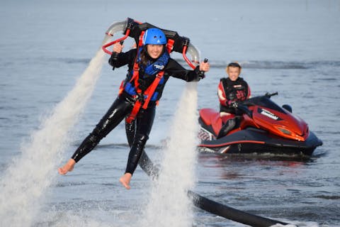 【千葉県鴨川市・ジェットパック】まるで映画のワンシーン！圧倒的な勢いで空中遊泳を楽しもう！