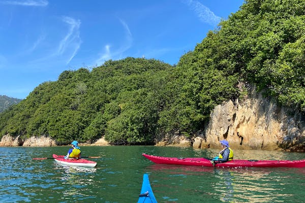 島根・温泉津・カヤック 透明度最高！ゆる〜く海上散歩！｜アソビュー！