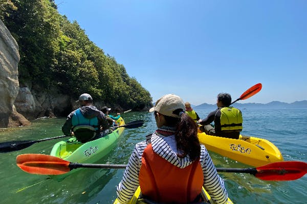 島根・温泉津・カヤック 透明度最高！ゆる〜く海上散歩！｜アソビュー！