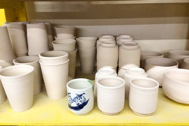 愛知・瀬戸・絵付け】器をキャンバスに自由に絵を描こう！道の駅「瀬戸