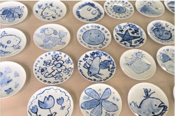 愛知・瀬戸・絵付け】器をキャンバスに自由に絵を描こう！道の駅「瀬戸