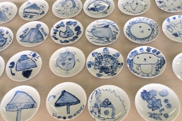 愛知・瀬戸・絵付け】器をキャンバスに自由に絵を描こう！道の駅「瀬戸