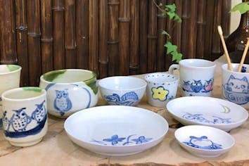 愛知・瀬戸・絵付け】器をキャンバスに自由に絵を描こう！道の駅「瀬戸