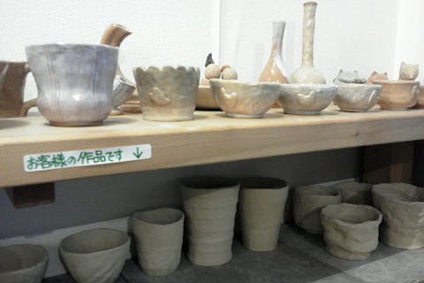 【山口・湯田温泉・陶芸体験】使うほどに味が出る！手びねりで萩焼の器を作ろう