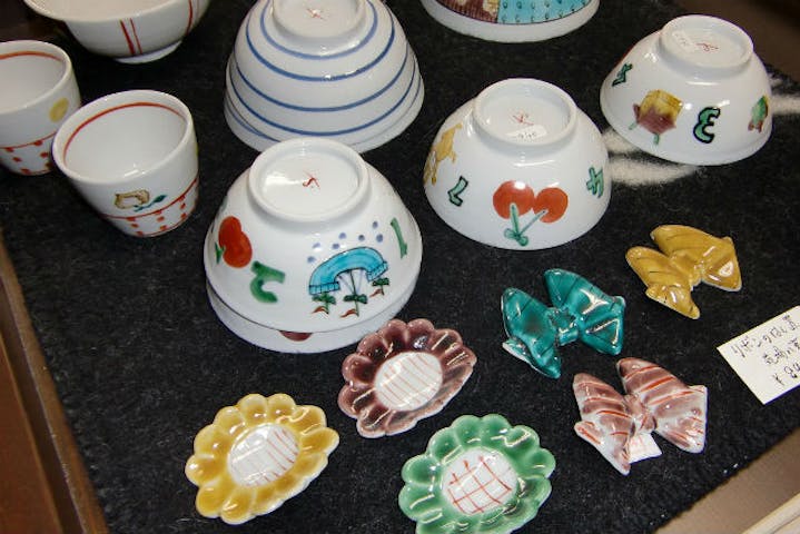 絵付け体験 石川 加賀icから14分 九谷焼を自分柄に彩ろう 山代温泉のついでに気軽に体験 アソビュー