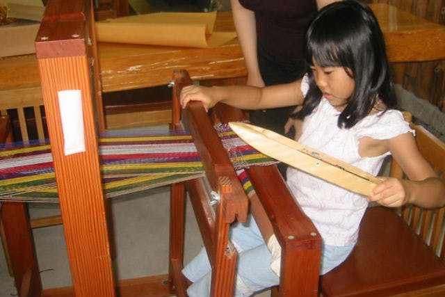 【鹿児島市・機織り体験】カタンカタンと織り上げる！初心者向け・手織り体験