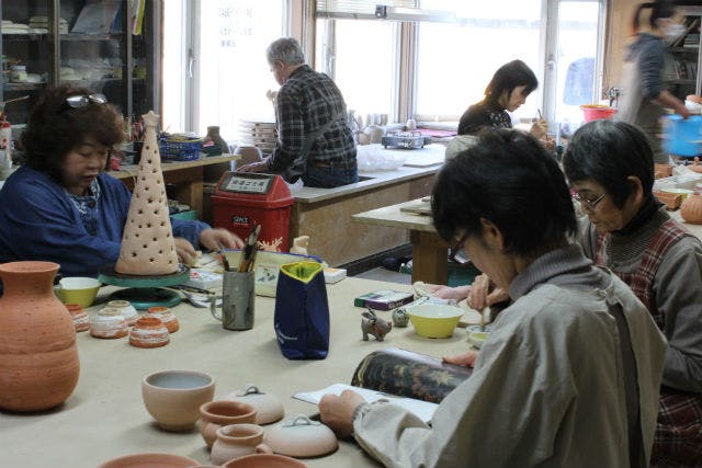 【北海道斜里郡・陶芸体験・手びねり】日常に便利な器から、芸術的な置物まで！陶芸体験