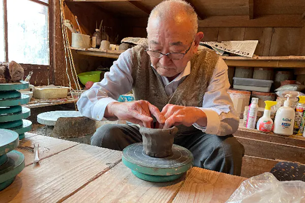 鳥取・倉吉市・手びねり】白壁土蔵群の一角でレトロに陶芸体験！江戸