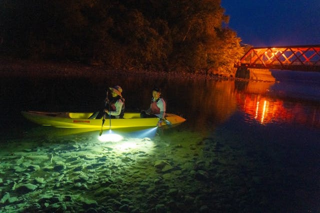 【北海道・支笏湖・プレミアムナイトカヤック】昼間とはひと味違う夜の自然を体感！水質トップクラスの湖・川でプライベートツアー（写真つき）
