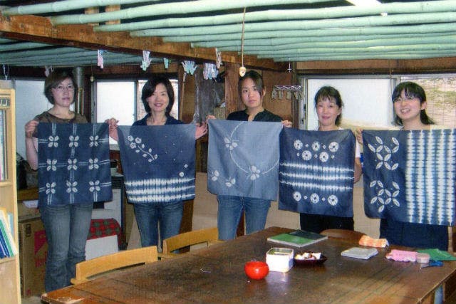 京都 染物体験 デザインも楽しめる充実体験 京の絞り染めにチャレンジ アソビュー