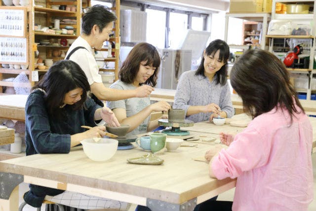 【札幌・陶芸体験】手びねりで自由にものづくり。講師が丁寧にサポートします