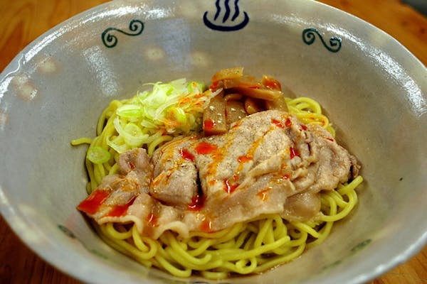 鳥取・三朝温泉・陶芸体験】地域に伝わる白狼焼。手びねりで自由に制作を楽しもう｜アソビュー！