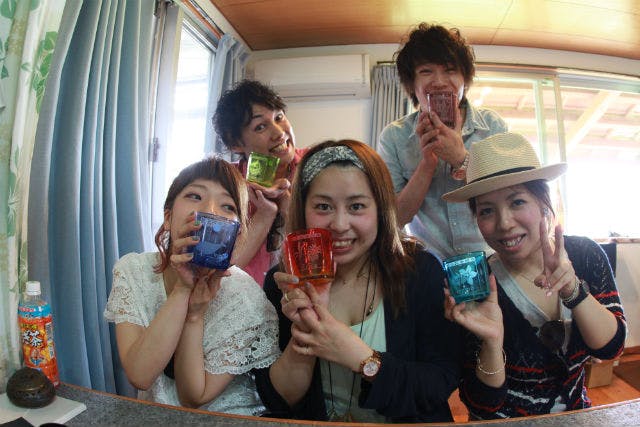 エッチング工房アイレアではオリジナルの琉球グラスを制作できます。石垣島のお土産に最適です。