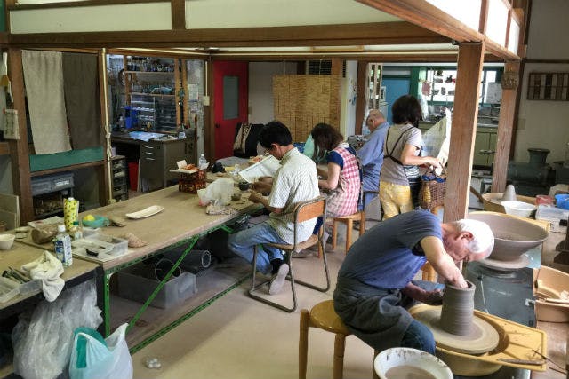 清野陶房は千葉市にある陶芸教室です。自由な器作りをお楽しみください。