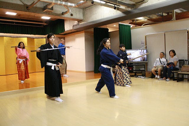 京都市 侍体験 1時間で剣舞を体験 コスチュームレンタル付きライトレッスン アソビュー