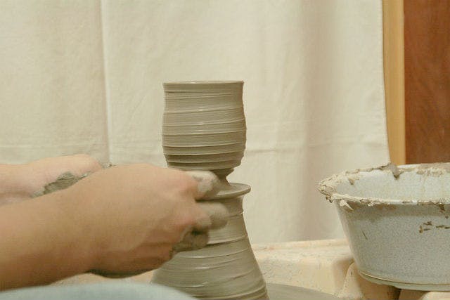蒼林窯では、初心者から気軽にお楽しみいただける陶芸体験を開催しています。