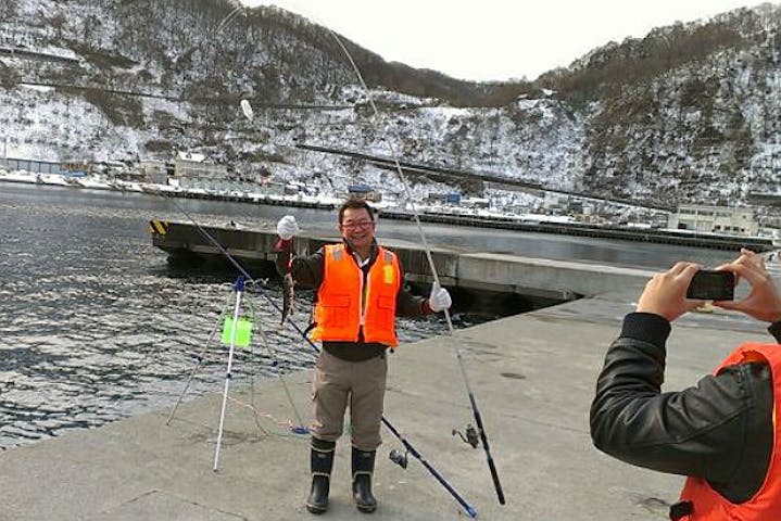 積丹半島 釣り体験 積丹ブルーの絶景に癒される ホッケ釣り 漁村の海鮮グルメ 温泉ツアー アソビュー