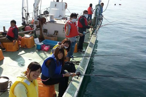 宮城 釣り体験 手ぶらで船釣り 穏やかな湾内の開催で 景色も楽しめます アソビュー