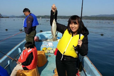 宮城 釣り体験 手ぶらで船釣り 穏やかな湾内の開催で 景色も楽しめます アソビュー