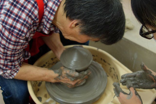 【京都・陶芸体験・電動ろくろ】電動ろくろシェア日本一！メーカー直営の教室で陶芸体験を楽しもう