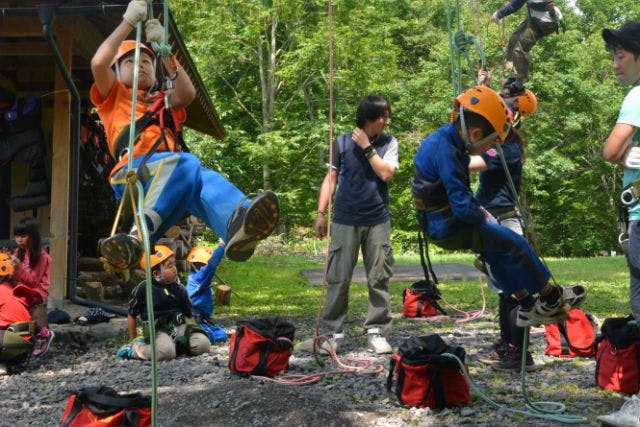【岩手・久慈・ラインクライミング】小学生でも安全・簡単に木登り！ロープで楽しむラインクライミング体験★写真プレゼント