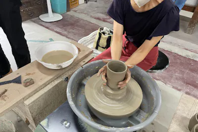 4人セット料金！【栃木・益子町・電動ろくろ】家族みんなで陶芸体験