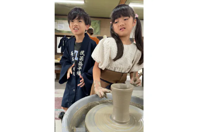 4人セット料金！【栃木・益子町・電動ろくろ】家族みんなで陶芸体験