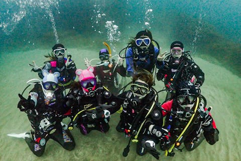 【和歌山・ファンダイビング】冬場もダイビングを楽しめる！ドライスーツ体験コース（アソビュー！価格・2ボート・フルレンタル込み）