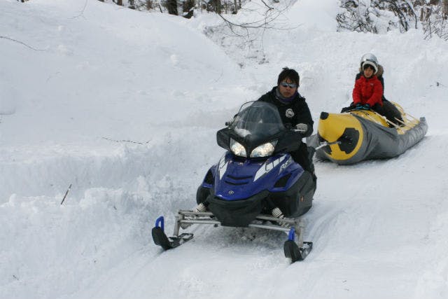 【北海道・札幌・スノーモービル＆バナナボートorブッバ】爽快で