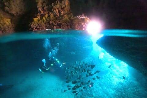 【青の洞窟・体験ダイビング】1組・ガイド貸切★自社専用船で2ポイント回遊たっぷり60分プラン★GoPro撮影&タオル無料★駐車場等無料施設完備★絶対がっかりさせない真心ツアー★