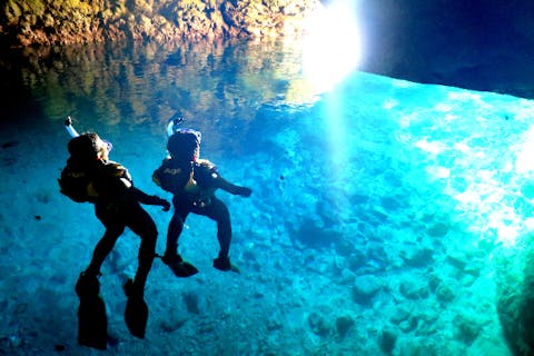 【青の洞窟・シュノーケリング】1組・ガイド貸切★自社専用船で2ポイント回遊たっぷり50分プラン★GoPro撮影&タオル無料★駐車場等無料施設完備★絶対がっかりさせない真心ツアー★