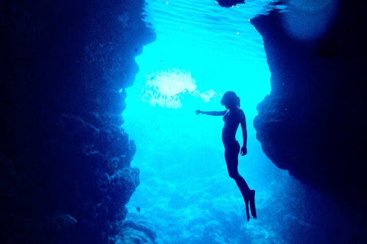 沖縄 青の洞窟 手ぶらbbq 青の洞窟感動 シュノーケリング 海が見えるテラスで手ぶらでbbq アソビュー
