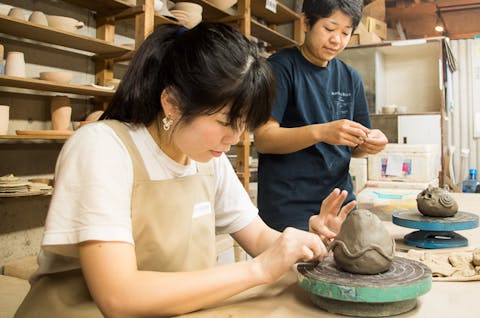 【東京 ・ 国立 ・ 陶芸】手びねり陶芸体験（1.5時間）安心焼き代込み☆オプションでその日のうちに色付けも！