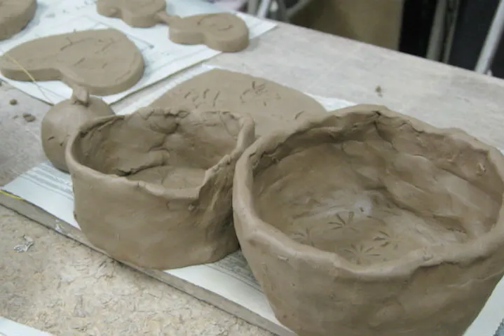 鹿児島市 陶芸体験 創業100年以上の黒薩摩の窯元で 手びねり体験 アソビュー