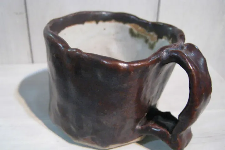 鹿児島市 陶芸体験 創業100年以上の黒薩摩の窯元で 手びねり体験 アソビュー