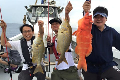 【宮古島・釣り・貸切り半日】釣りを通して笑顔になれる！手ぶらで体験五目釣り！