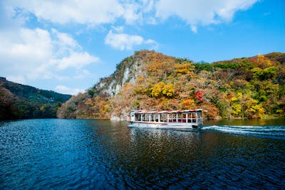 【広島・帝釈峡・クルージング】日本百景はダテじゃない！遊覧船クルージングで神龍湖を巡ろう！｜アソビュー！