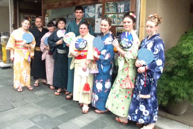 【京都・着付け体験】着付けとレンタルのシンプルプラン！修学旅行生料金あります！着物が似合う街、京都を歩く。