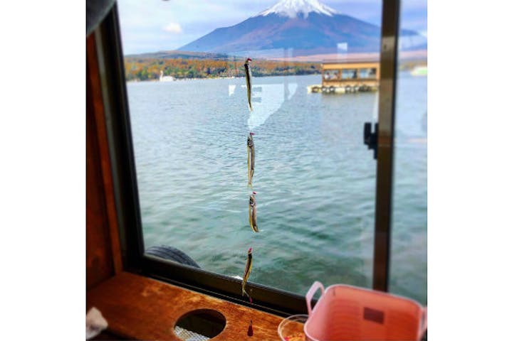 山梨 山中湖 釣り体験 ドーム船でパーティ気分 みんなでワカサギを釣ろう アソビュー