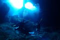 まるでダイビングするためかのように、宮古島には 水中洞窟がたくさんあります！