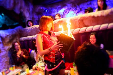 【六本木・ショーレストラン・飲み放題】魔法にかけられる！エンターテイメントレストラン