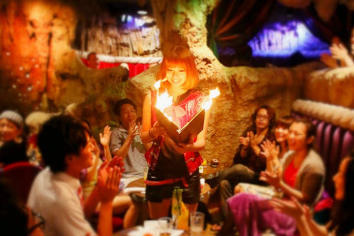 六本木 ショーレストラン 食事b 魔法王国を体験しよう エンターテイメントレストラン アソビュー