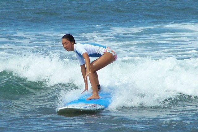 【沖縄・真栄田岬・サーフィン】波に乗る感覚がクセになる！初めてのサーフィンプラン